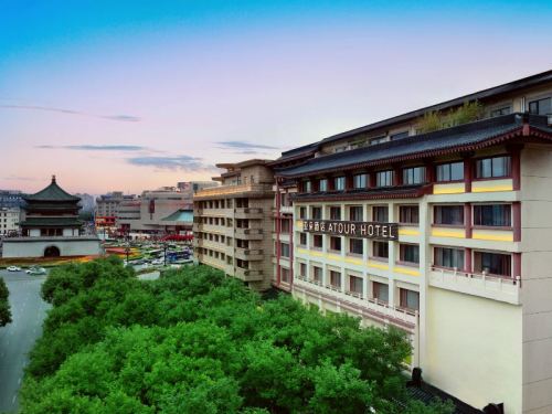 西安钟鼓楼广场亚朵酒店 — 封面