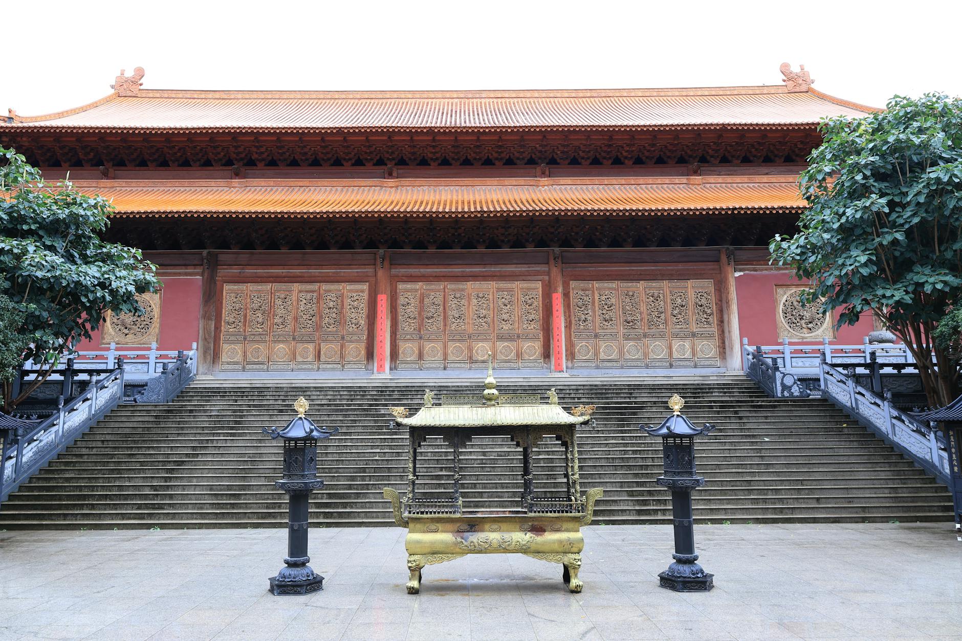 A historic temple in Kunming, China, showcasing intricate architecture and cultural heritage.