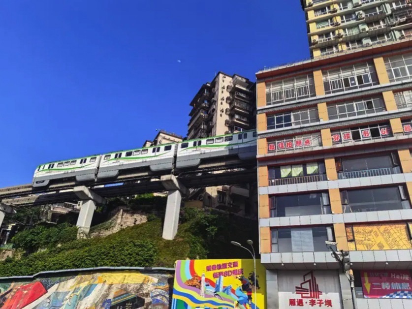 李子坝轻轨穿楼 实景照片