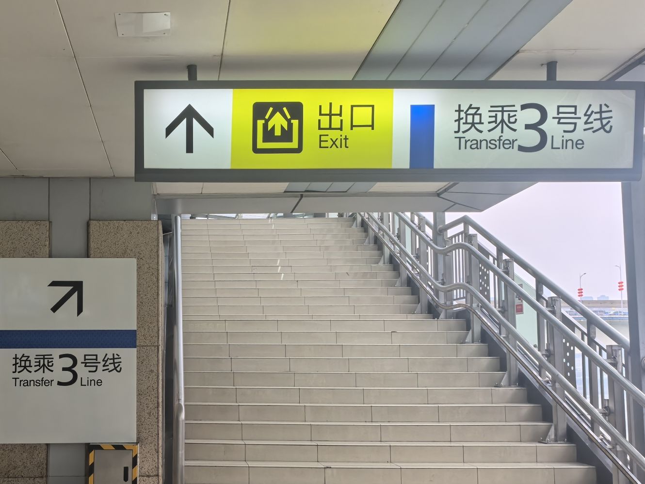 李子坝轻轨穿楼 实景照片