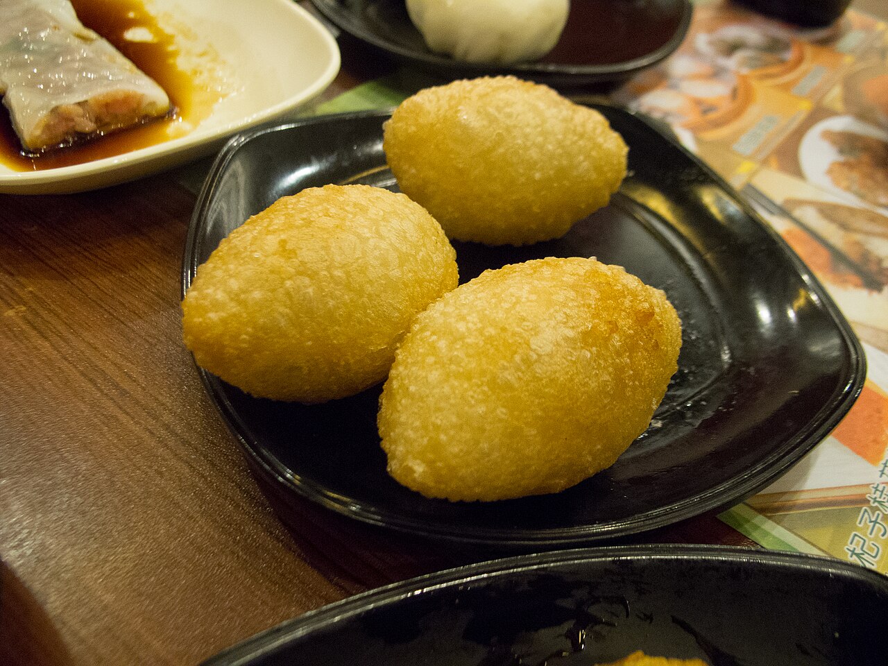 Salty Pastry (Cantonese: 鹹水角; alternatively romanized as haam sui gok) is made with flour and seasoned pork.
From Tim Ho Wan, the Dim-Sum Specialists
Address: