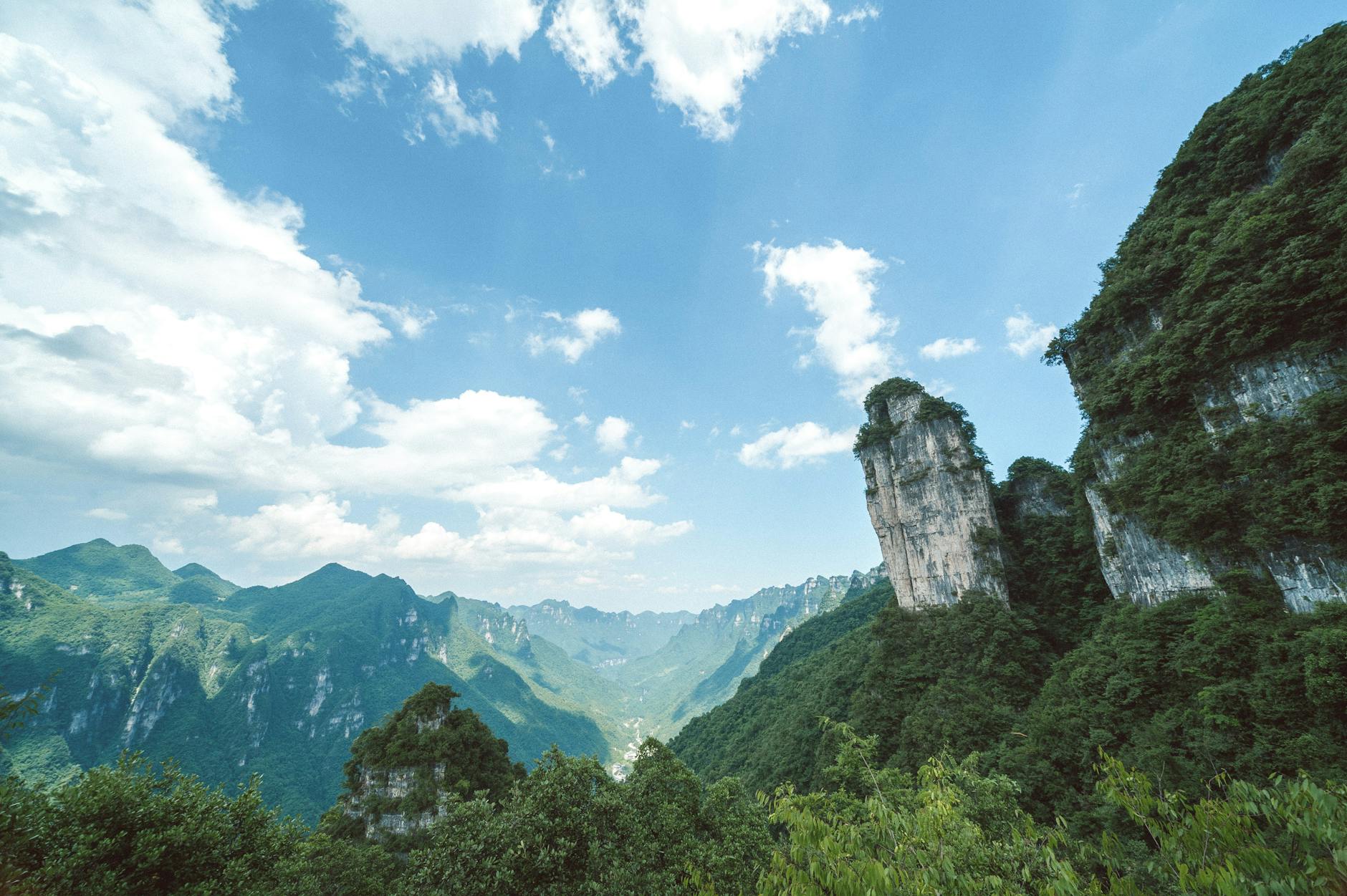 Breathtaking view of the lush green mountains and blue skies in Yichang, China.